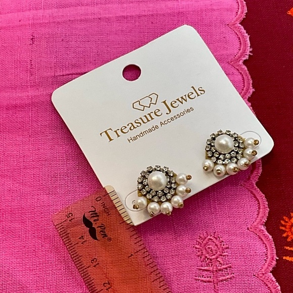 Gold and White Fan Design Earrings with Sparkling Crystals - Picture 8 of 9